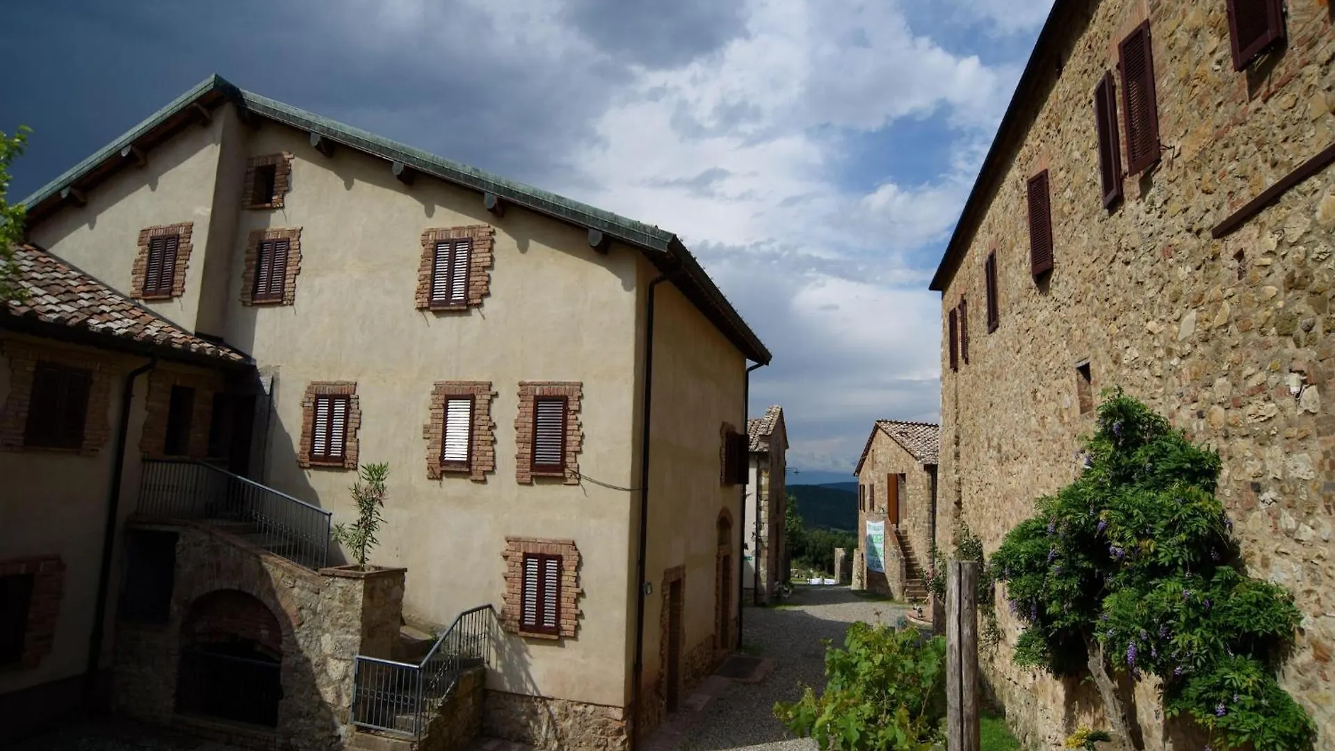 Lovely Farmhouse In Monticiano With Garden Santo Italy