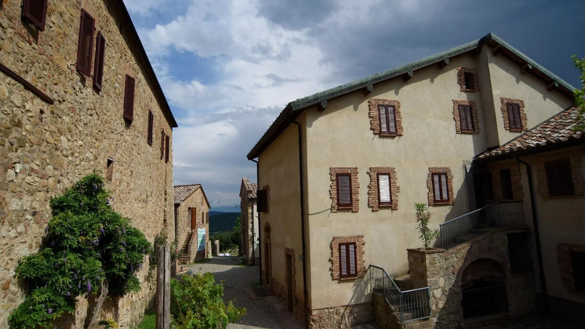 Holiday home Lovely Farmhouse In Monticiano With Garden Santo